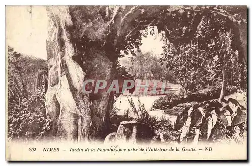 Ansichtskarte AK Nimes Jardin de la Fontaine vue prise de l'Interieur de la Grotte