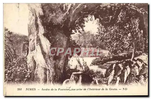 Cartes postales Nimes Jardin de la Fontaine vue prise de l'Interieur de la Grotte