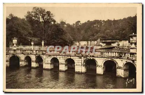 Cartes postales Nimes Gard Jardin de la fontaine les bains romains