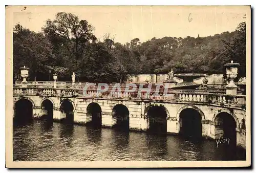 Cartes postales La Douce France Nimes Gard Jardin de la Fontaine les Bains Romains