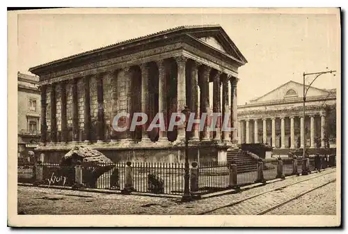 Cartes postales La Douce France Nimes Gard La Maison Carree et le Theatre