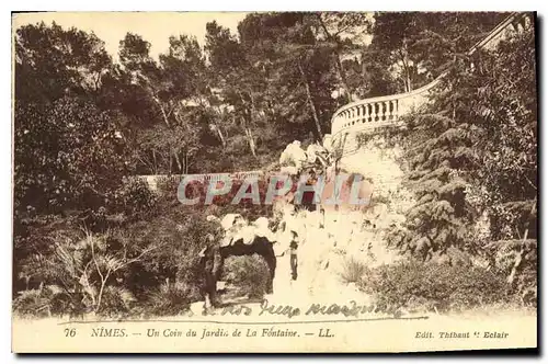 Ansichtskarte AK Nimes Un coin du Jardin de la Fontaine