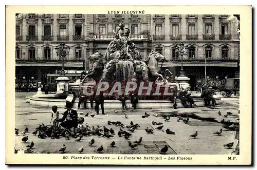 Cartes postales Lyon illustre Place des Terreaux La Fontaine Bartholdi les Pigeons