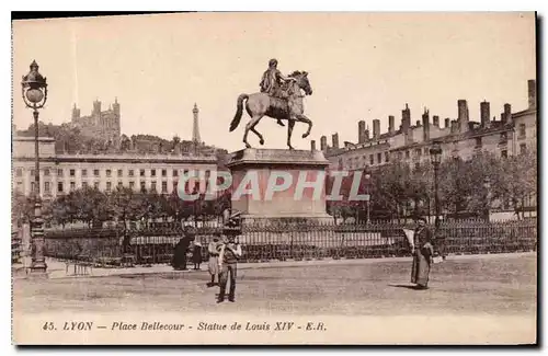 Cartes postales Lyon Place Bellecour Statue de Louis XIV