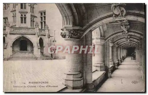 Ansichtskarte AK Pierrefonds Interieur du Chateau Cour d'Honneur