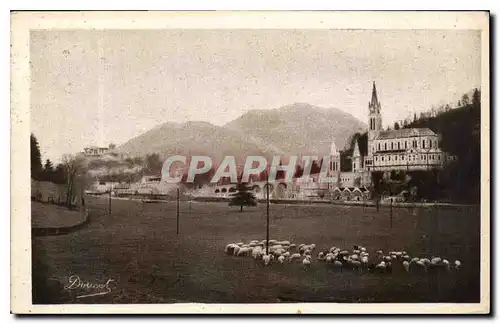 Ansichtskarte AK Lourdes La Basilique et le Pic du Jer