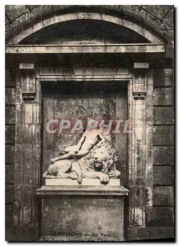 Cartes postales Compiegne Le Parc la force domptee par l'amour Lion