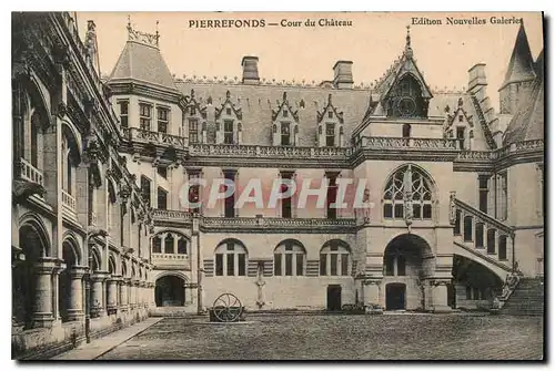 Cartes postales Pierrefonds Cour du Chateau