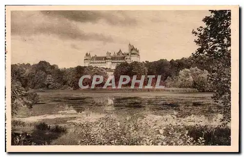 Cartes postales Chateau de Pierrefonds Oise Vue generale prise de l'Etang