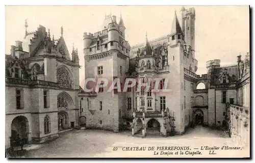Ansichtskarte AK Chateau de Pierrefonds L'escalier d'Honneur le Donjon et la Chapelle