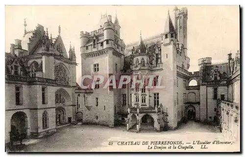 Cartes postales Chateau de Pierrefonds L'escalier d'Honneur le Donjon et la Chapelle