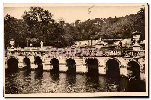 Cartes postales Nimes Gard Jardin de la Fontaine Les Bains Romains