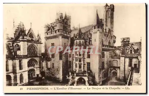 Cartes postales Pierrefonds L'Escalier d'Honneur Le Donjon et la Chapelle