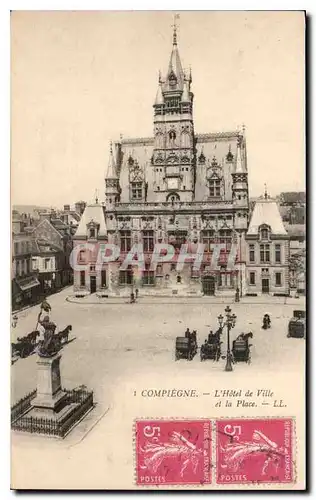 Cartes postales Compiegne L'Hotel de Ville et la Place