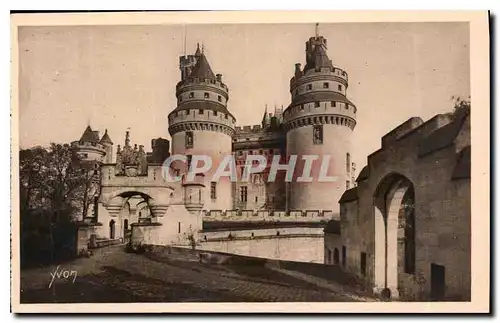 Cartes postales Chateau de Pierrefonds Oise l'Entree du Chateau et Tours Charlemagne