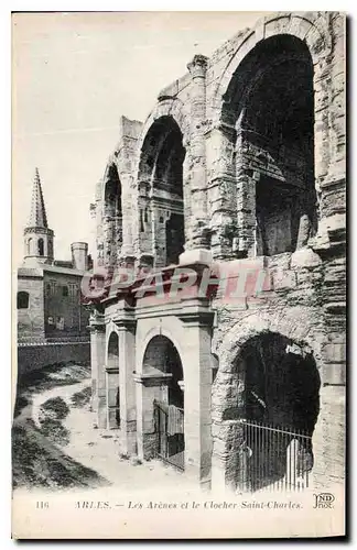 Cartes postales Arles les Arenes et le Clocher Saint Charles