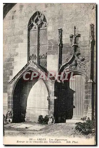 Cartes postales Arles les Alyscamps Entree de la Chapelle des Seigneurs