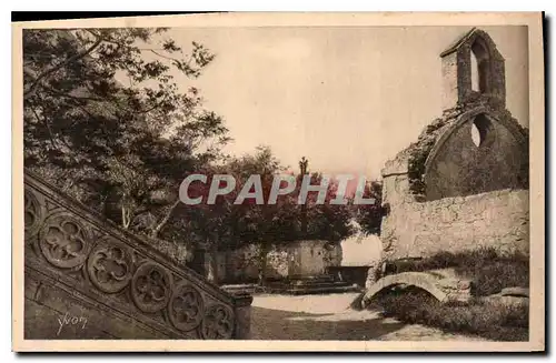 Cartes postales Paysages et Pierres de Provence les Baux B du R Place et Chapelle des Penitents XVI siecle