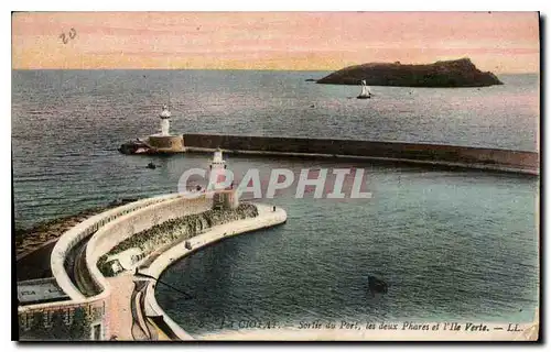 Cartes postales La Ciotat sortie du Port les deux Phares et l'Ile Verte