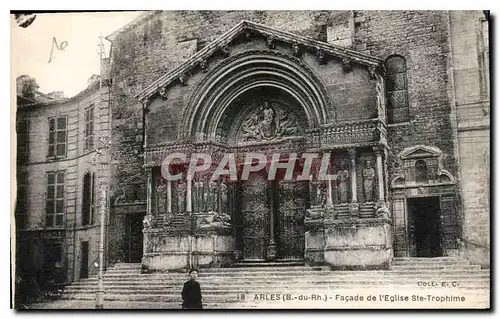 Ansichtskarte AK Arles B du Rh Facade de l'eglise Ste Trophime