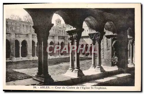 Cartes postales Arles Cour du Cloitre de l'eglise St Trophime