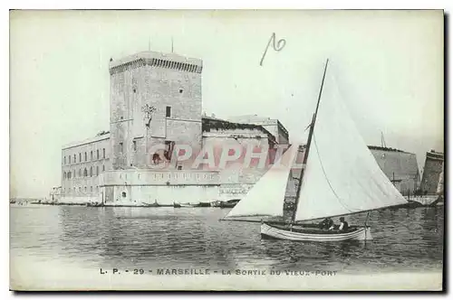 Ansichtskarte AK Marseille la Sortie du Vieux Port Bateau Voilier