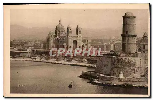 Ansichtskarte AK Marseille Bouches du Rhone la Cathedrale et le Fort Saint Jean