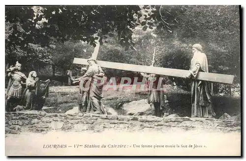 Cartes postales Lourdes VI Station du Calvaire Une femme pieuse essuie la face de Jesus