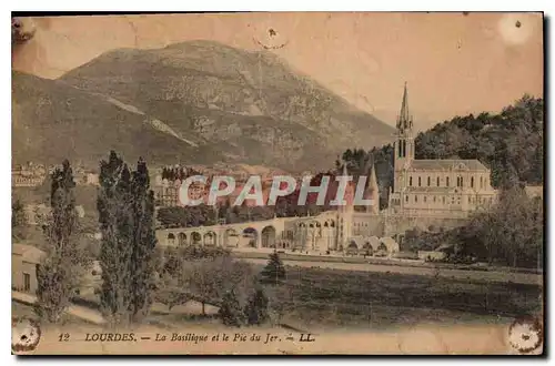 Cartes postales Lourdes la Basilique et le Pic du Jer