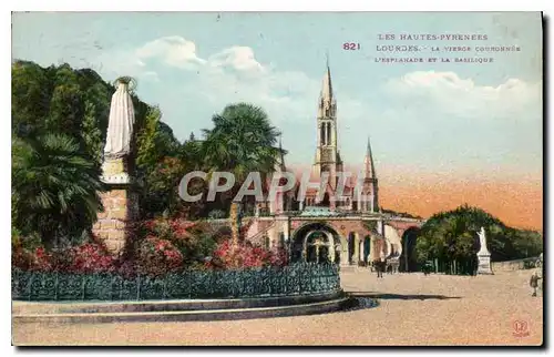 Cartes postales Les Hautes Pyrenees Lourdes la Vierge couronnee l'Esplanade et la Basilique