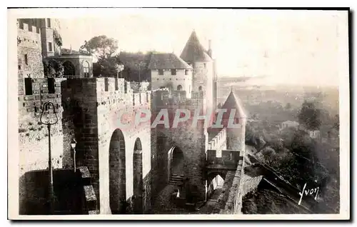 Cartes postales Carcassonne Aude La Cite Machicoulis de la Porte d'Aude