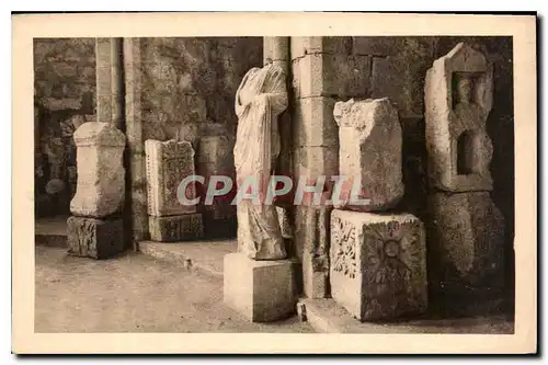 Cartes postales Narbonne Musee lapidaire Cippes funeraires et Statue de marbre blanc representant une lemme drap