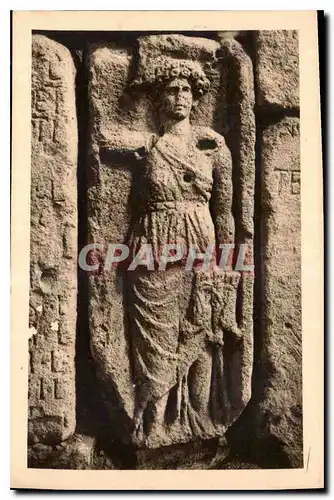 Cartes postales Narbonne Musee lapidaire Courtisane egyptienne couronnee de roses Pierre tombale inspiree de l'A