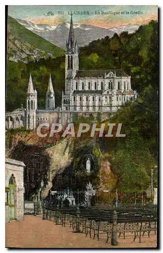 Cartes postales Lourdes La Basilique et la Grotte