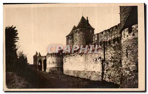 Cartes postales Carcassonne Aude La Cite Les Lices Basses et Tour Narbonnaise