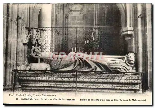 Cartes postales Cathedrale Saint Nazaire cite de Carcassonne Statue en Marbre d'Un eveque trouvee sous le Maitre