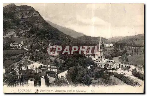 Cartes postales Lourdes la Basilique et l'Esplanade vues du Chateau