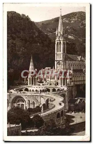 Cartes postales Lourdes la basilique vue du cote