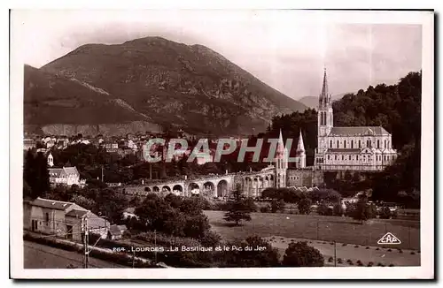 Ansichtskarte AK Lourdes la basilique et le Pic du jer