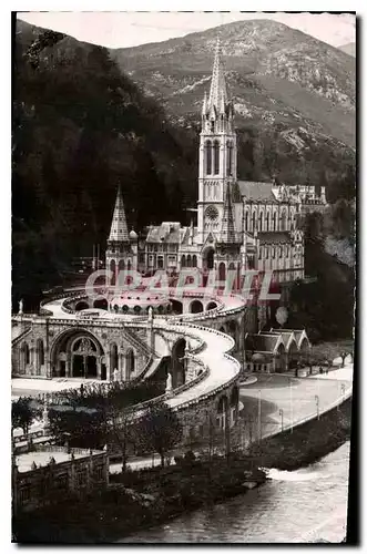 Cartes postales Lourdes la basilique et le gave