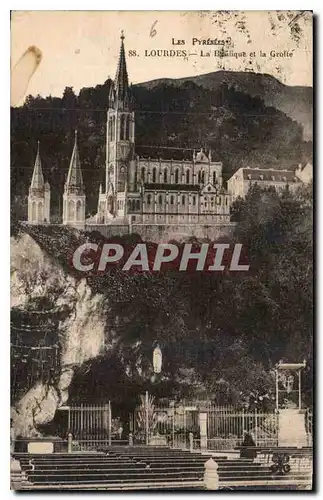 Cartes postales Les Pyrenees Lourdes La Basilique et la Grotte