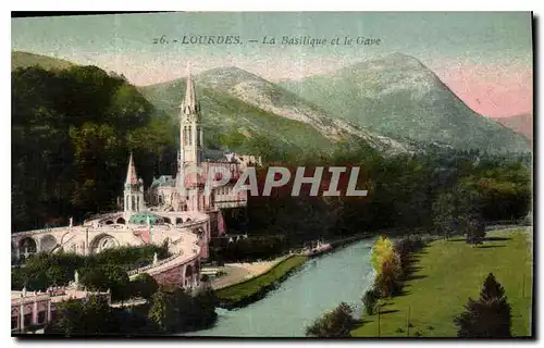 Cartes postales Lourdes La Basilique et le Gave