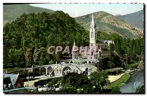 Cartes postales Lourdes la Basilique et le Gave