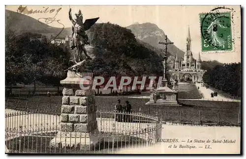 Ansichtskarte AK Lourdes la Statue de Saint Michel et la Basilique