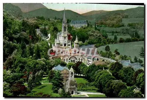 Cartes postales Lourdes La Basilique et le Monument Interallie