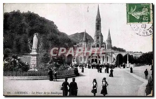 Ansichtskarte AK Lourdes la Place de la Basilique