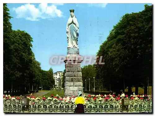 Cartes postales Lourdes la Vierge Couronnee