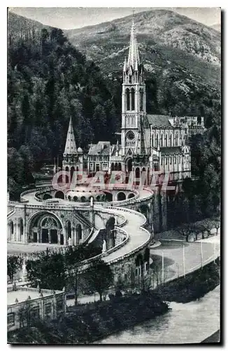 Cartes postales Lourdes la Basilique vue de Cote