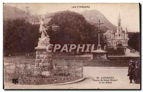 Ansichtskarte AK Les Pyrenees Lourdes Statue de Saint Michel et les Allees