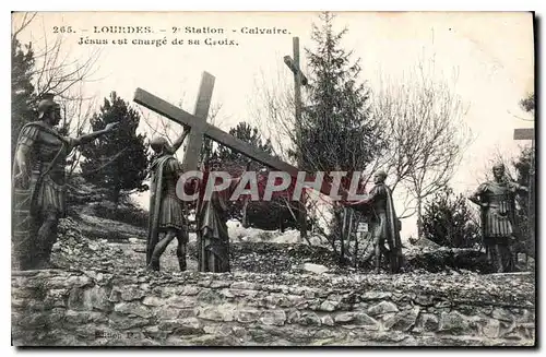 Cartes postales Lourdes Station Calvaire Jesus est charge de sa Croix